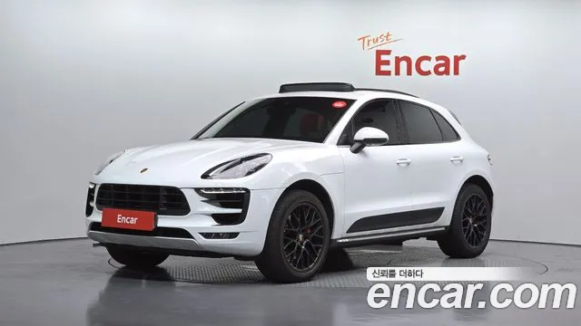 Porsche Macan 2017 — photo 1