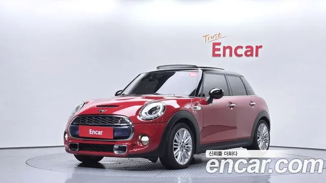 Mini Cooper 2015 — photo 1