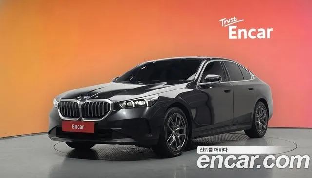 BMW 5-Series 2025 — photo 1