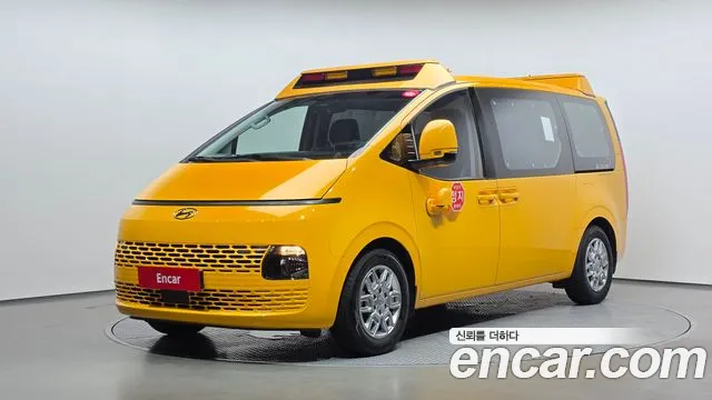 Hyundai Staria 2023 — photo 1