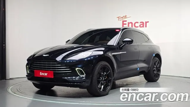 Aston Martin DBX 2023 — photo 1
