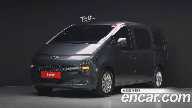 Hyundai Staria 2024 — photo 1