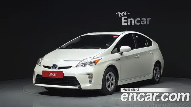 Toyota Prius 2015 — photo 1