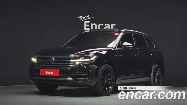 Volkswagen Touareg 2021 — photo 1
