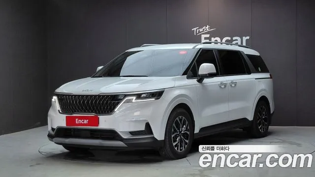 Kia Canival 2023 — photo 1