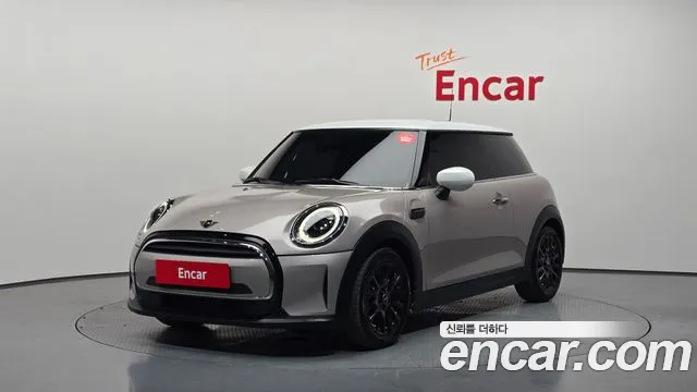 Mini Cooper 2024 — photo 1