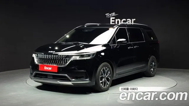 Kia Canival 2023 — photo 1