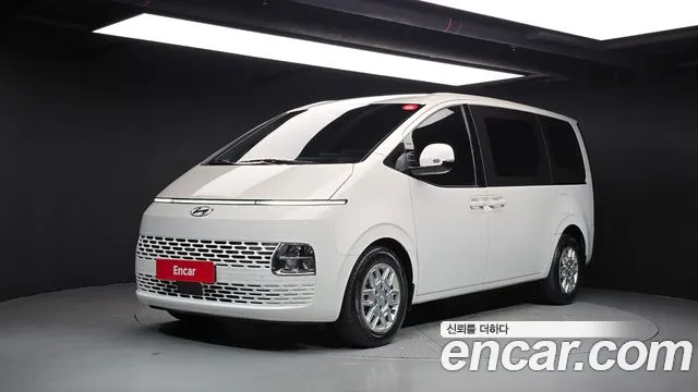 Hyundai Staria 2024 — photo 1