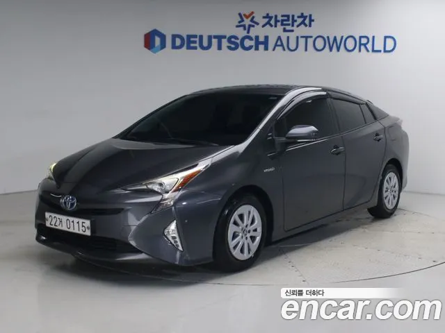 Toyota Prius 2017 — photo 1