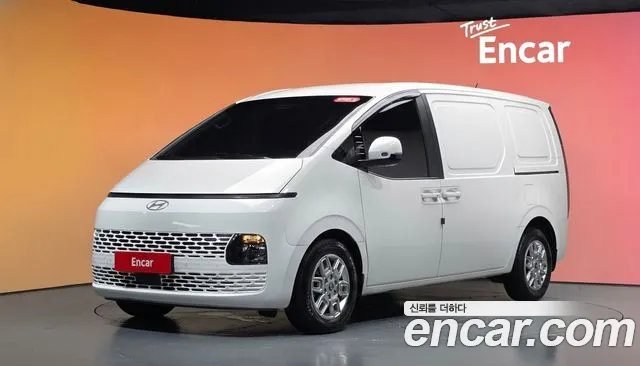 Hyundai Staria 2025 — photo 1