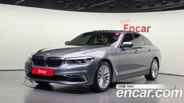 BMW 5-Series 2018 — photo 1