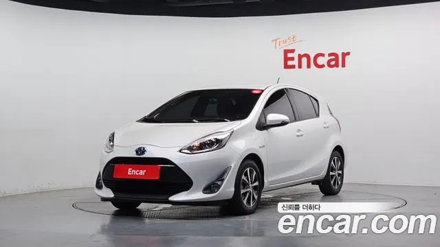 Toyota Prius 2019 — photo 1