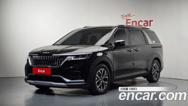 Kia Canival 2023 — photo 1
