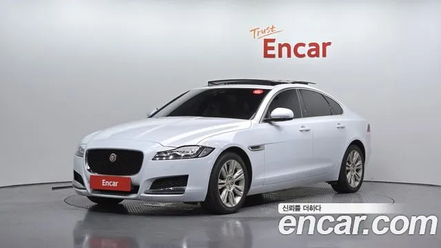 Jaguar XF 2017 — photo 1