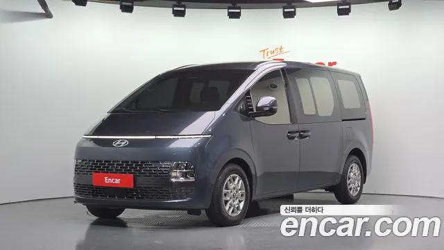 Hyundai Staria 2025 — photo 1
