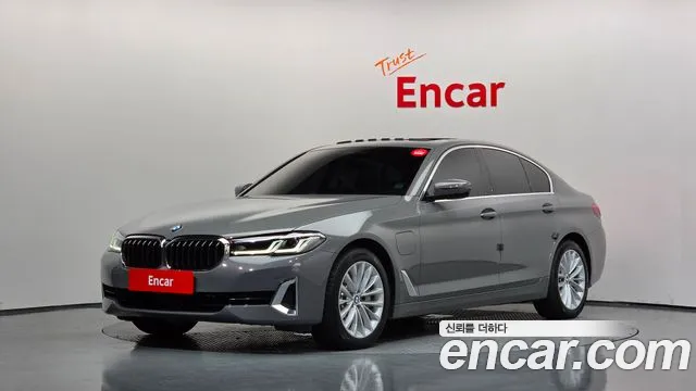 BMW 5-Series 2021 — photo 1