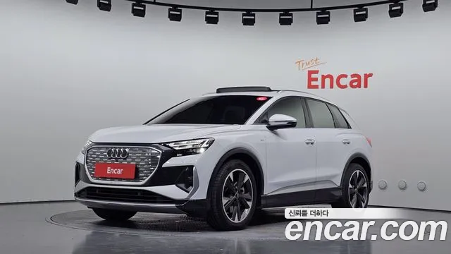 Audi Q4 e-tron 2023 — photo 1