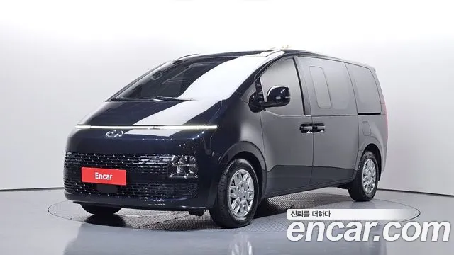 Hyundai Staria 2024 — photo 1