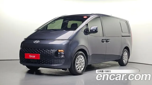 Hyundai Staria 2025 — photo 1