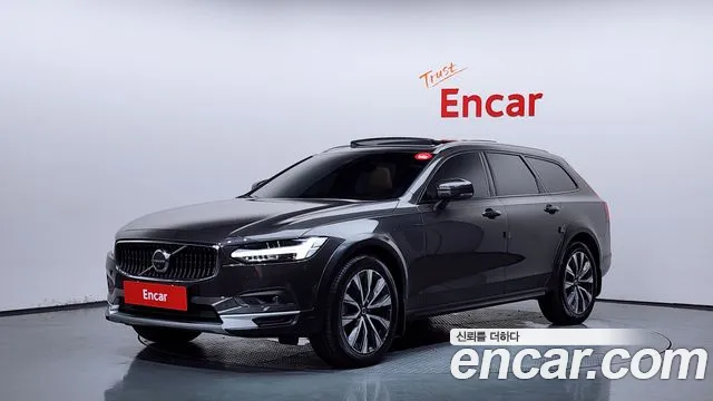 Volvo V90 2023 — photo 1