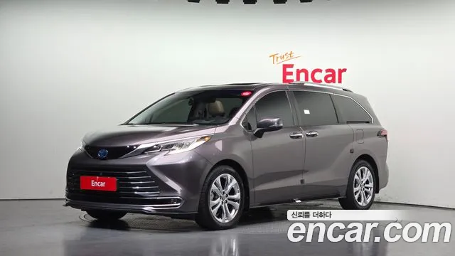 Toyota Sienna 2022 — photo 1