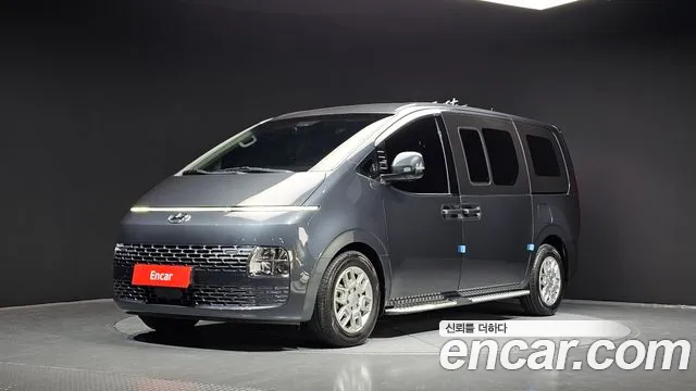Hyundai Staria 2023 — photo 1