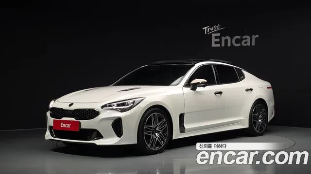 Kia Stinger 2023 — photo 1