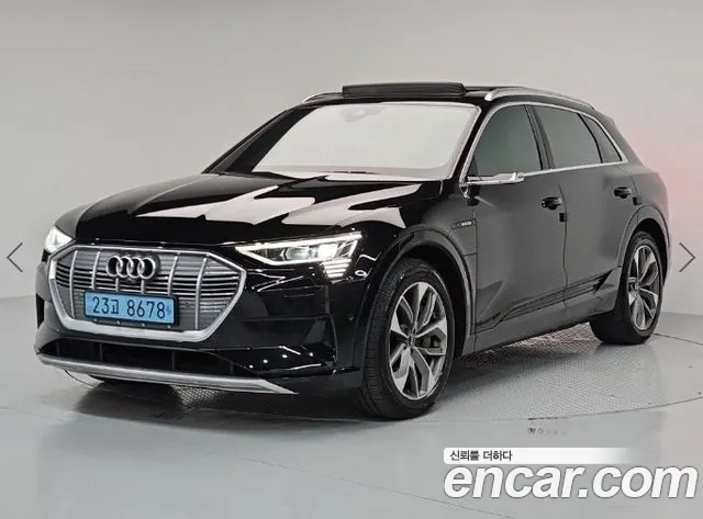 Audi e-tron 2022 — photo 1