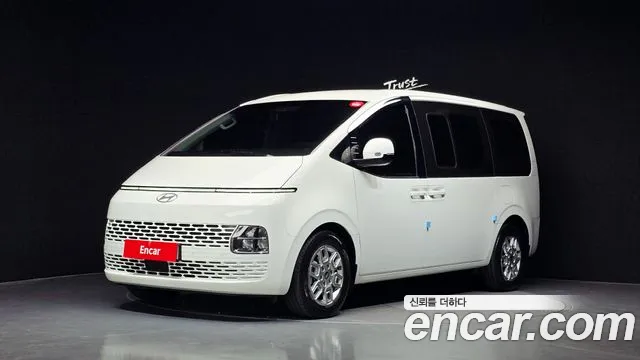 Hyundai Staria 2025 — photo 1