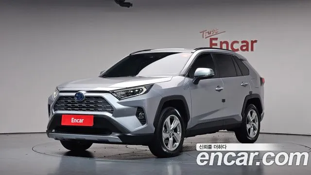 Toyota RAV4 2021 — photo 1