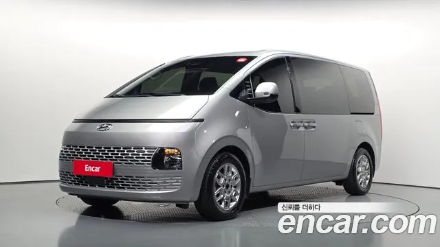 Hyundai Staria 2023 — photo 1