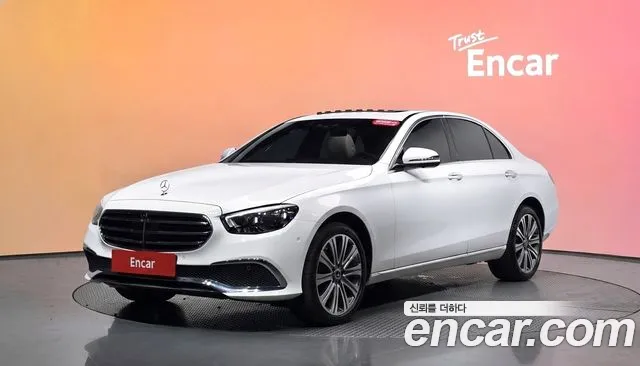 Mercedes-Benz E-Class 2023 — photo 1