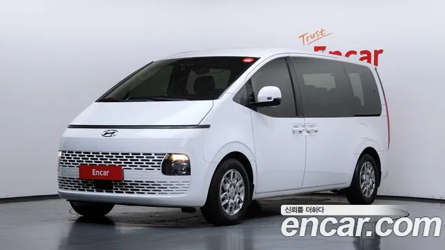Hyundai Staria 2022 — photo 1