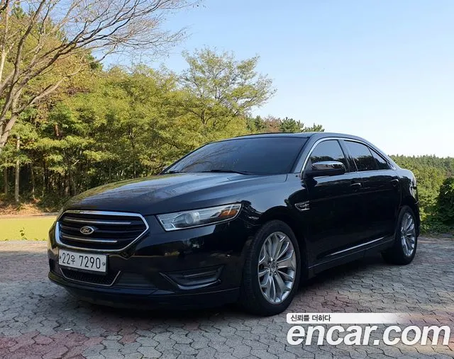 Ford Taurus 2015 — photo 1