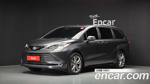 Toyota Sienna 2025 — photo 1