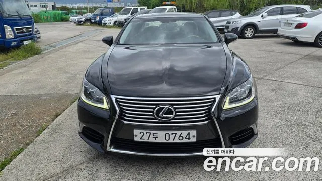 Lexus LS 2015 — photo 1