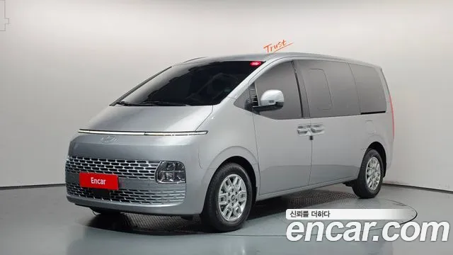 Hyundai Staria 2025 — photo 1