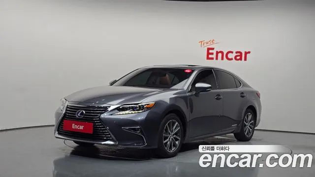 Lexus ES 2018 — photo 1