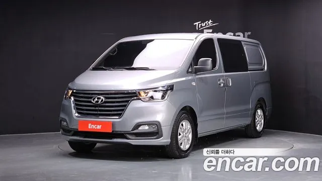 Hyundai Starex 2021 — photo 1