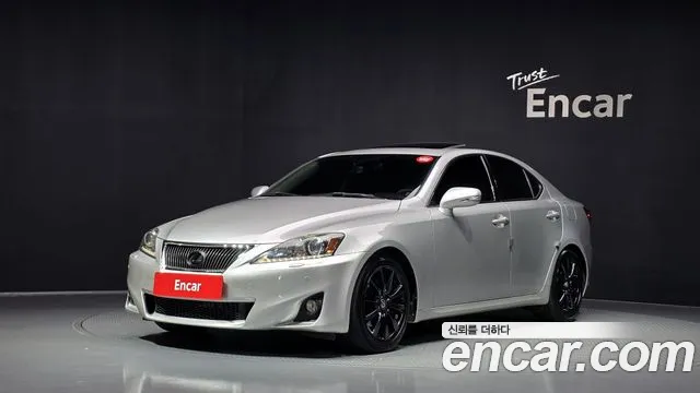 Lexus IS 2011 — photo 1