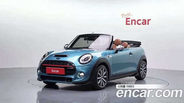 Mini Cooper Convertible 2016 — photo 1
