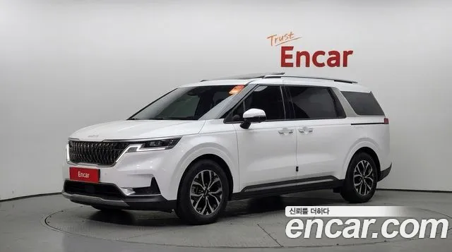 Kia Canival 2023 — photo 1