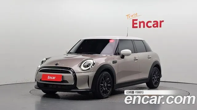 Mini Cooper 2024 — photo 1