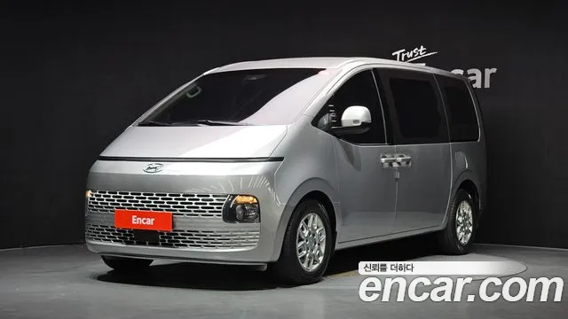 Hyundai Staria 2023 — photo 1