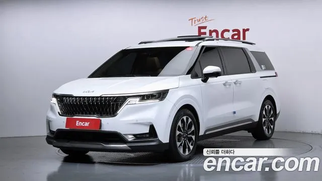 Kia Canival 2023 — photo 1