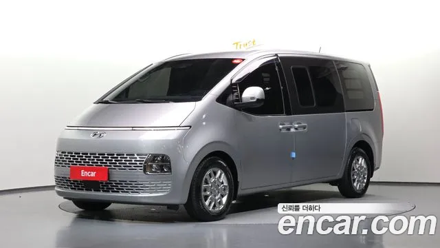 Hyundai Staria 2024 — photo 1
