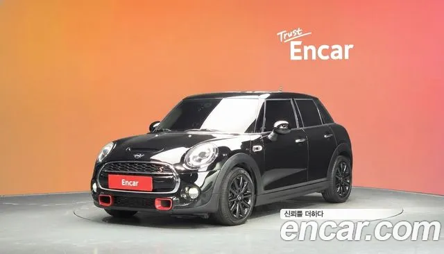 Mini Cooper 2019 — photo 1