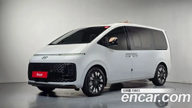 Hyundai Staria 2025 — photo 1