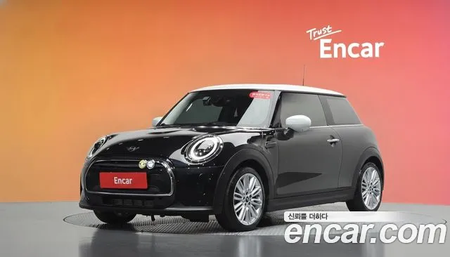 Mini Cooper 2023 — photo 1