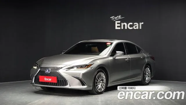 Lexus ES 2019 — photo 1